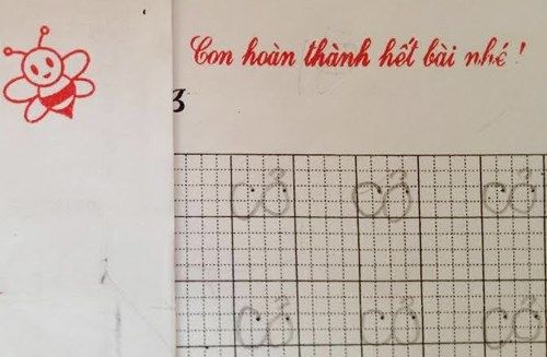 Cấm giáo viên nhận xét học sinh bằng con dấu