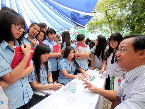 Rớt tốt nghiệp mà đỗ đại học, được không?