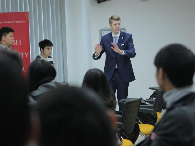 Cùng "hoàng tử Anh Quốc" khám phá bí quyết học tập thành công