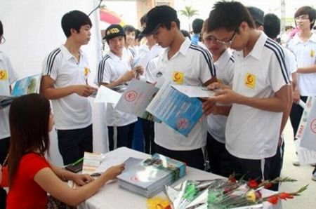 Đại học Thương mại bỏ môn hóa trong tuyển sinh