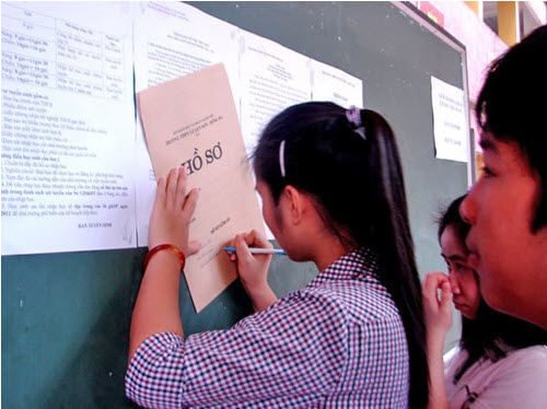 Tuyển sinh lớp 10: Cạnh tranh quyết liệt để được học công lập