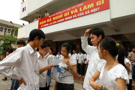 Tăng học phí, sinh viên sắp phải " du học"  trong nước?
