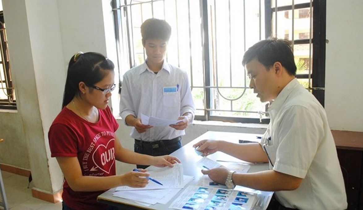 Thí sinh vẫn phải chờ đợi dù có quy chế thi