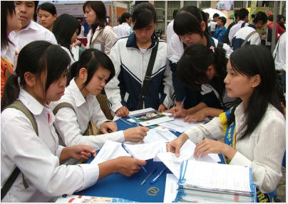 Giảm áp lực tuyển sinh theo "mùa"