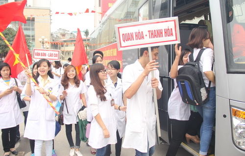 Hơn 1.400 SV y học cổ truyền ra quân chiến dịch khám chữa bệnh tình nguyện năm 2015 