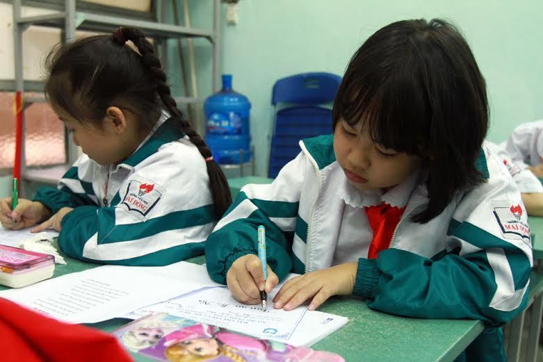 Học sinh Hà Nội thi viết chữ đẹp