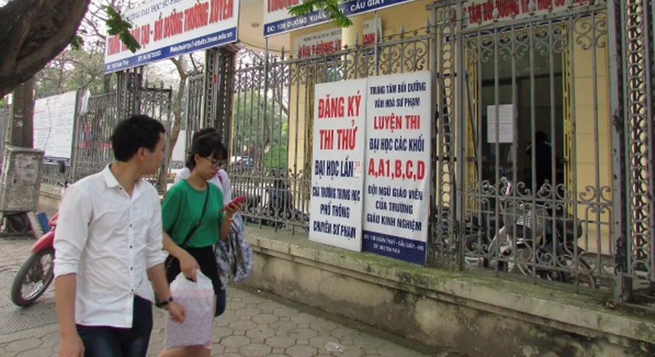 Lò luyện thi vắng bóng sĩ tử