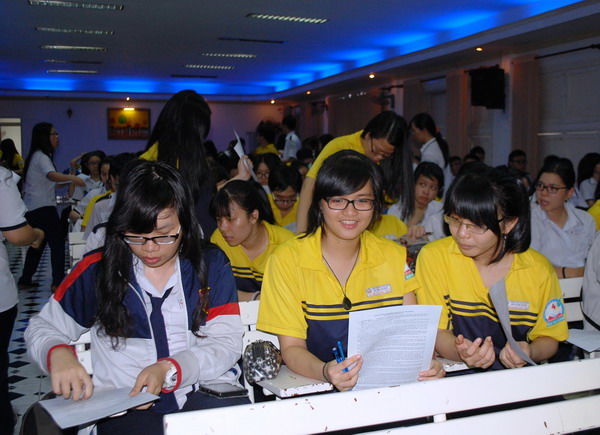 TP HCM: Học sinh yên tâm ôn tập với đề thi minh họa 