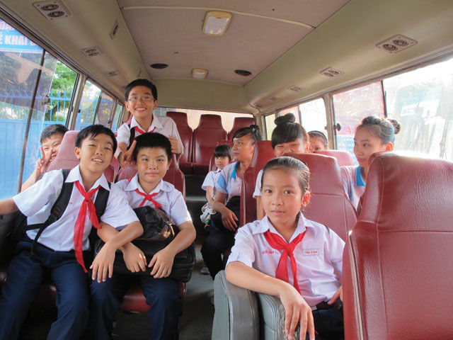 Tăng cường quản lý đưa đón học sinh đi học bằng xe buýt