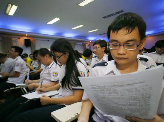 Thi THPT quốc gia: Lo ngại giáo viên chấm thi chính học sinh của mình