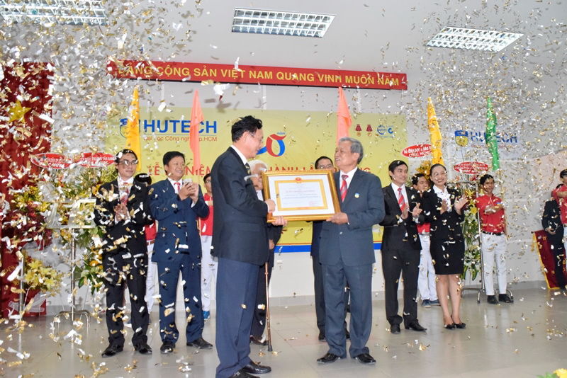 Mô hình điểm cho hệ thống giáo dục ĐH ngoài công lập