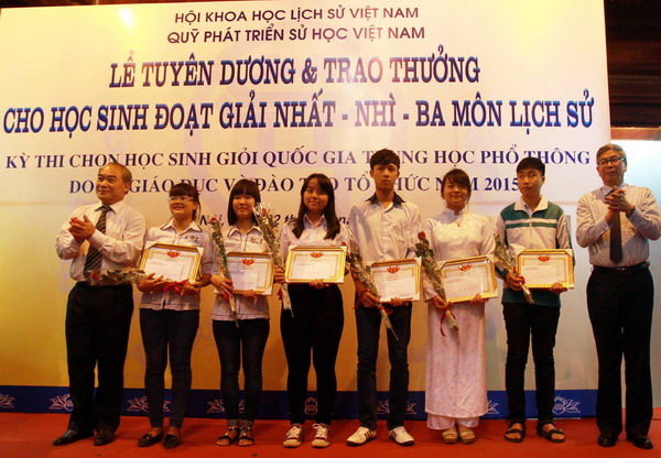 Vinh danh những học sinh giỏi môn Lịch sử 