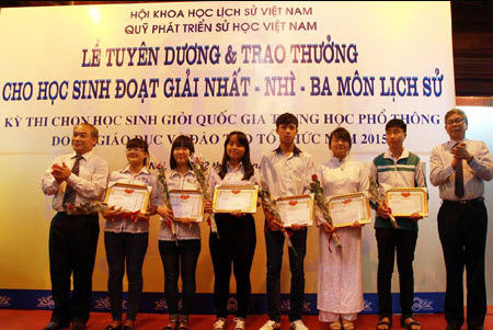 Không tuyển thẳng học sinh giỏi quốc gia phải báo trước 3 năm