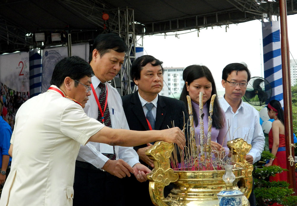 ĐH Văn Lang bước sang tuổi 20 