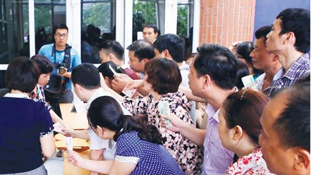 Chen nhau mua hồ sơ vào lớp 6