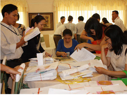 Kỳ thi THPT Quốc gia 2015: Hà Nội bàn giao hồ sơ cho 8 cụm thi