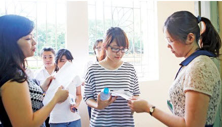 Tuyển sinh 2015: Các trường đại học "dài cổ" chờ dữ liệu