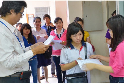 Hàng ngàn thí sinh phải chính sử hồ sơ