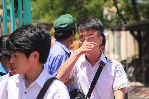 Nhiều thí sinh vắng mặt và bị đình chỉ thi môn Toán