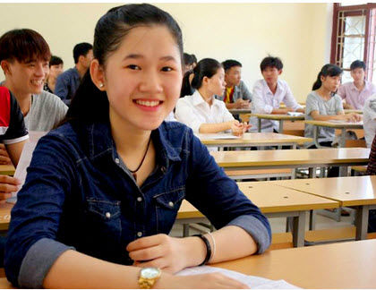 Một triệu thí sinh bắt đầu làm bài thi "hai trong một"