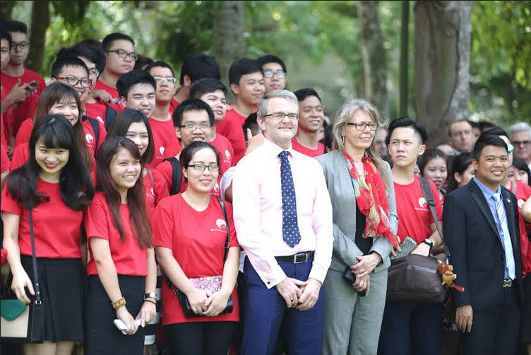 Tốt nghiệp nước ngoài vẫn…thất nghiệp!