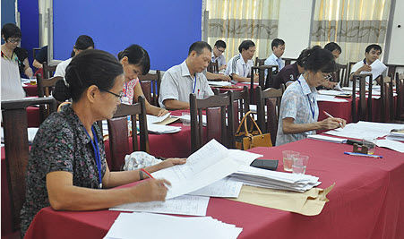 Thêm nhiều điểm 10 Toán, xuất hiện điểm liệt Văn