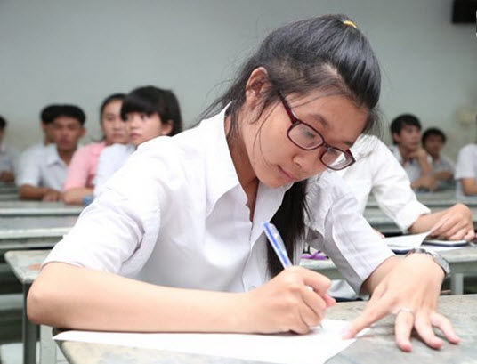 Chấm thi THPT quốc gia cụm thi ĐH: Điểm cao và rải đều