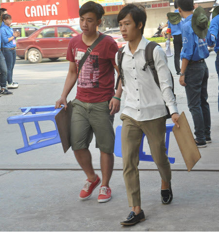 Sáng nay, thí sinh thi môn năng khiếu tại ĐH Kiến trúc Hà Nội