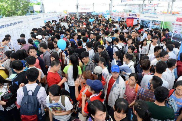 "Thấp thỏm" nộp hồ sơ xét tuyển ĐH, CĐ