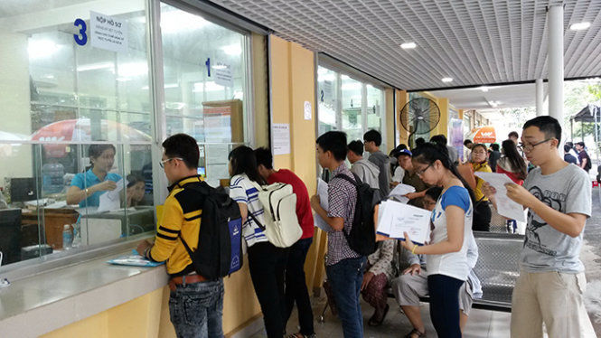 Điểm chuẩn tạm thời y dược, bách khoa, kinh tế tiếp tục tăng