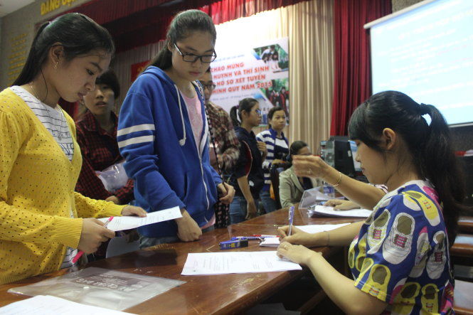 Thêm nhiều trường công bố điểm xét tuyển tạm thời