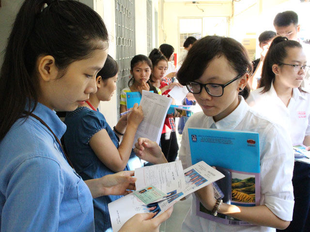 Tuyển sinh ĐH-CĐ 2015: Sốc với điểm ngành "hot"