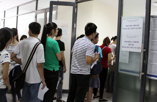 Gần đến ngày chốt, thí sinh điểm cao mới nộp hồ sơ xét tuyển