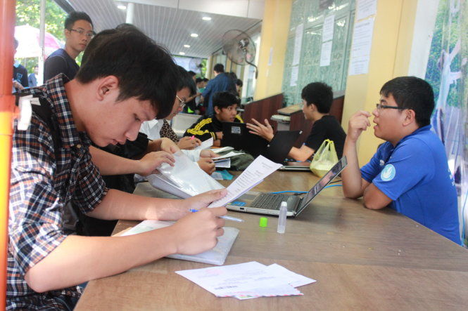 Trực tuyến tình hình xét tuyển ĐH ngày 19-8