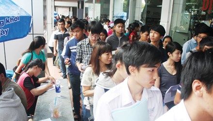 Tuyển sinh ĐH-đợt 1 trước giờ G: Điểm mấp mé, rút hồ sơ ngay