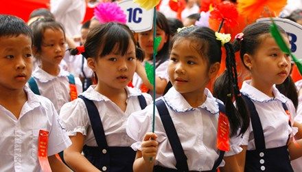 Lạm thu đầu năm: "Tự nguyện" thực chất cũng là bắt buộc