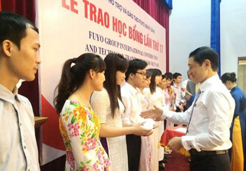 Tăng học phí, sinh viên nghèo sẽ khó hơn