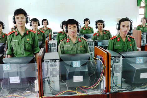 Trường Sĩ quan thông tin tuyển bổ sung hệ dân sự