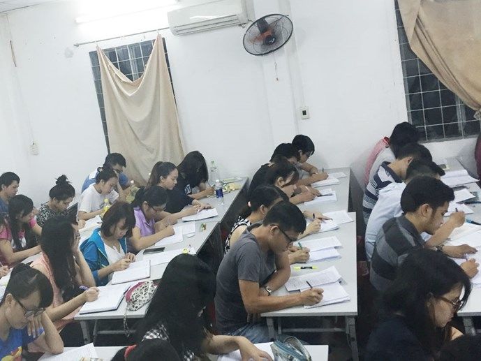 Không phép vẫn dạy luyện thi