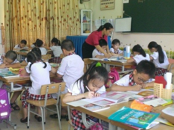 Lãnh đạo ngành giáo dục bất ngờ khi bị học sinh lớp 5 chất vấn