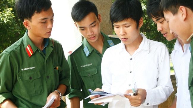 Các trường quân đội tổ chức tiếp nhận thí sinh đủ tiêu chuẩn sức khỏe vào học