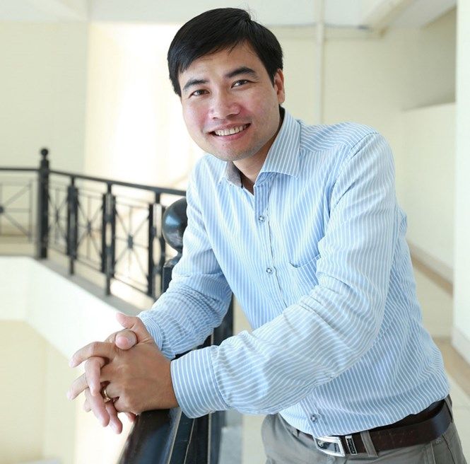 Doanh nhân bước lên bục giảng: Tự trẻ hóa để gần gũi sinh viên