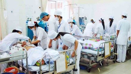 Loạn đào tạo Y dược: 27 điểm vẫn trượt, 15 điểm lại vào!