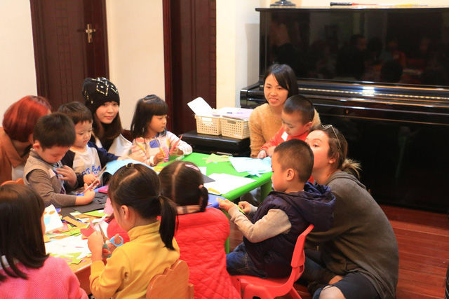 Phụ huynh áp dụng mô hình home-school: Không cho con tới trường trước 6 tuổi!