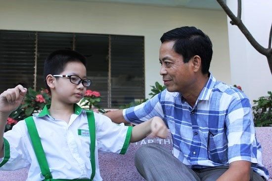 Cậu bé bảy tuổi nói tiếng Anh như người bản địa