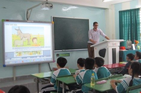 Dạy tiếng Anh bằng... tiếng Việt!