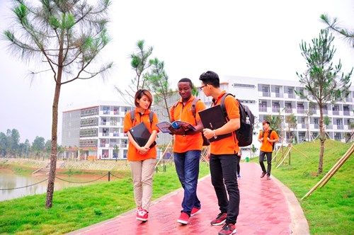 Đại học đầu tiên Việt Nam hợp tác xuất bản tạp chí giáo dục Mỹ