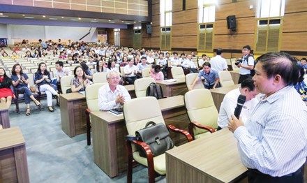 Khi giám thị đi cả trăm cây số coi thi