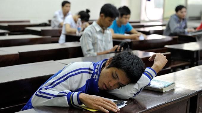 Thi THPT Quốc gia: Đổ bệnh trong phòng thi, không nên cố nộp bài