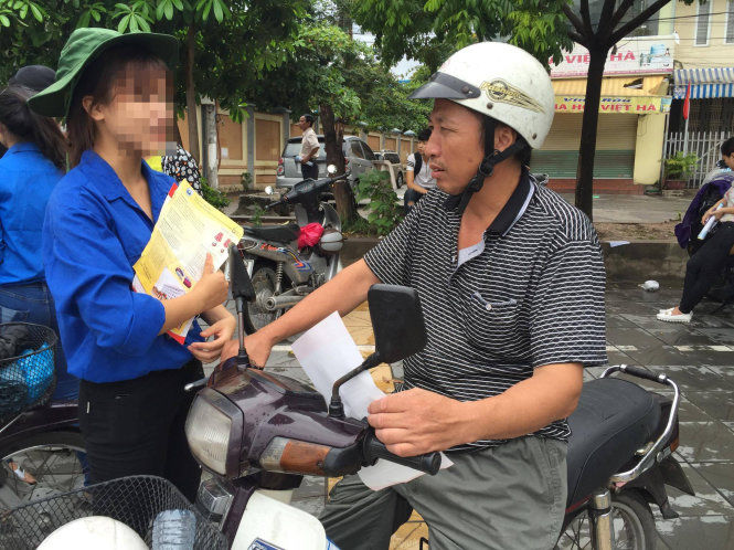 Xuất hiện tình nguyện viên nhái tại điểm thi THPT